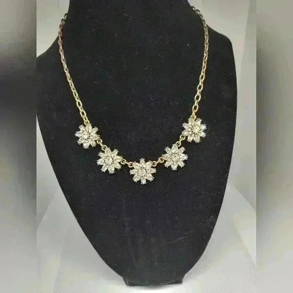 Chloe + Isabel Jewelry - Mirabelle Petite Crystal Necklace by Chloe + Isabel